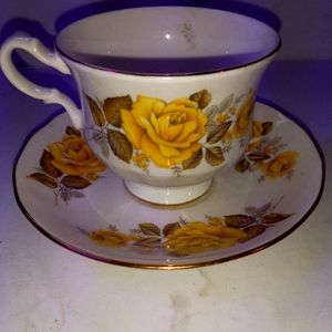 Queen Anne Bone China Teacup Yellow Roses 8616